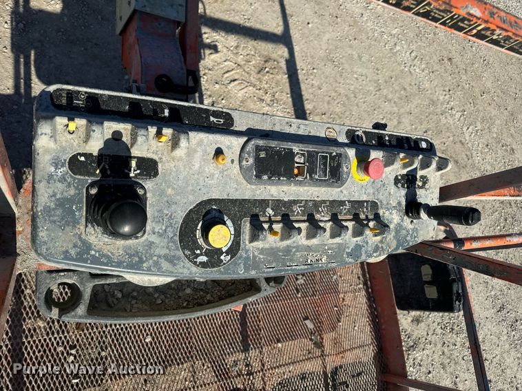 image for item DV1767 2006 JLG 400S boom lift