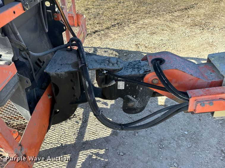 image for item DV1767 2006 JLG 400S boom lift