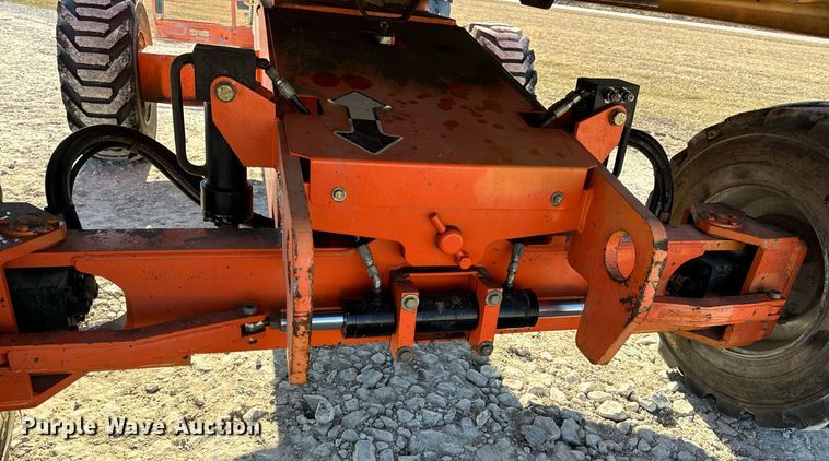 image for item DV1767 2006 JLG 400S boom lift