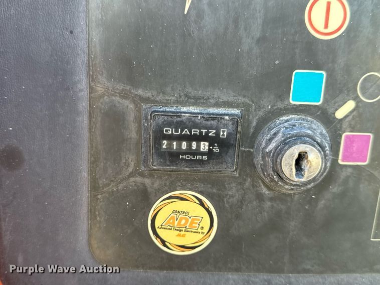 image for item DV1767 2006 JLG 400S boom lift