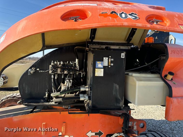 image for item DV1767 2006 JLG 400S boom lift