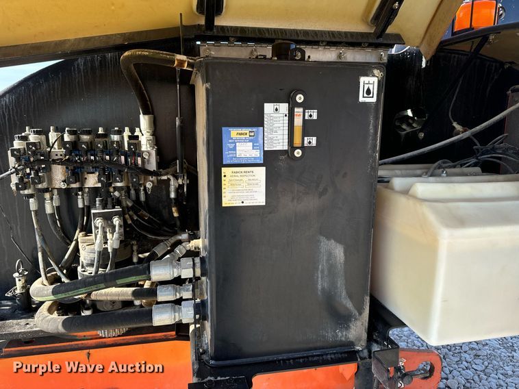 image for item DV1767 2006 JLG 400S boom lift