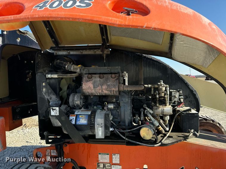 image for item DV1767 2006 JLG 400S boom lift
