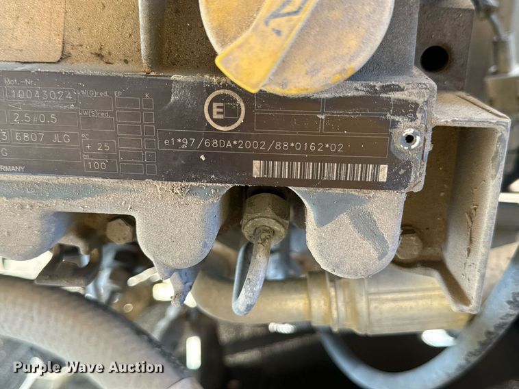 image for item DV1767 2006 JLG 400S boom lift