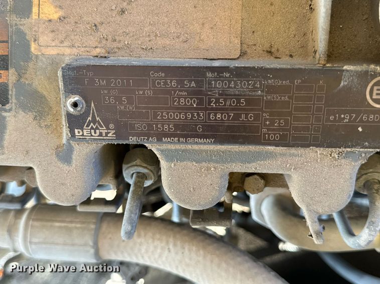 image for item DV1767 2006 JLG 400S boom lift