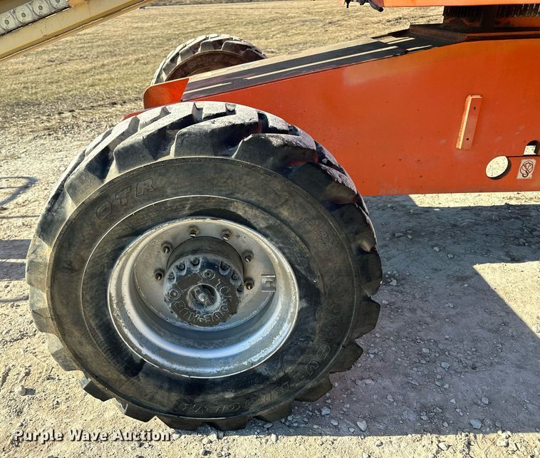 image for item DV1767 2006 JLG 400S boom lift