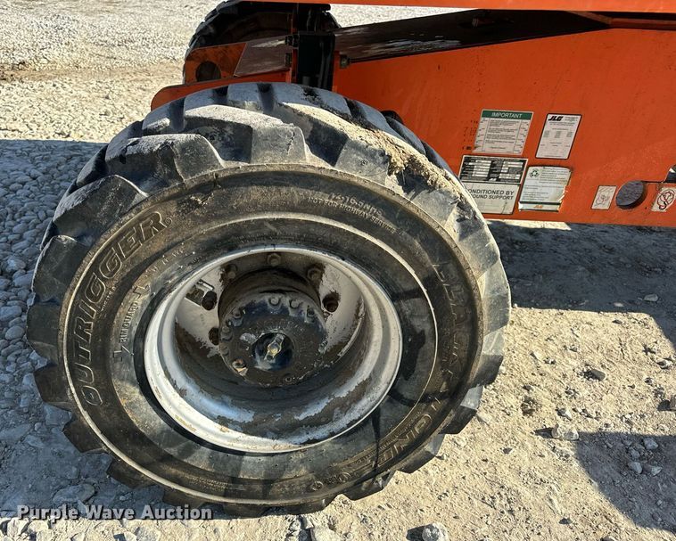 image for item DV1767 2006 JLG 400S boom lift