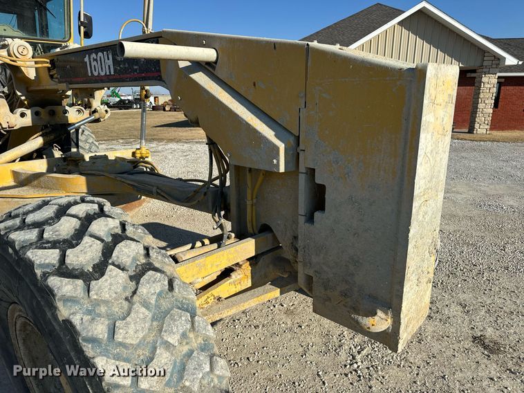 image for item DV1769 1995 Caterpillar 160H motor grader