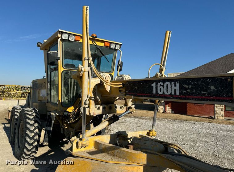 image for item DV1769 1995 Caterpillar 160H motor grader
