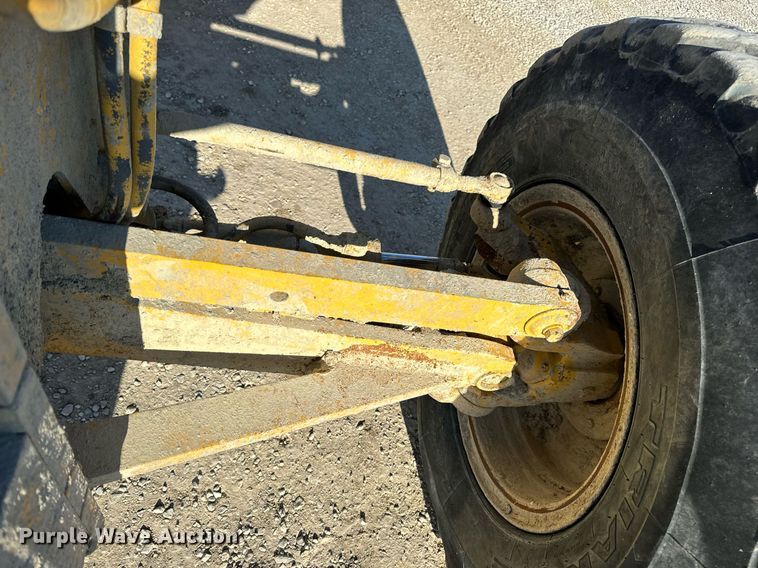 image for item DV1769 1995 Caterpillar 160H motor grader