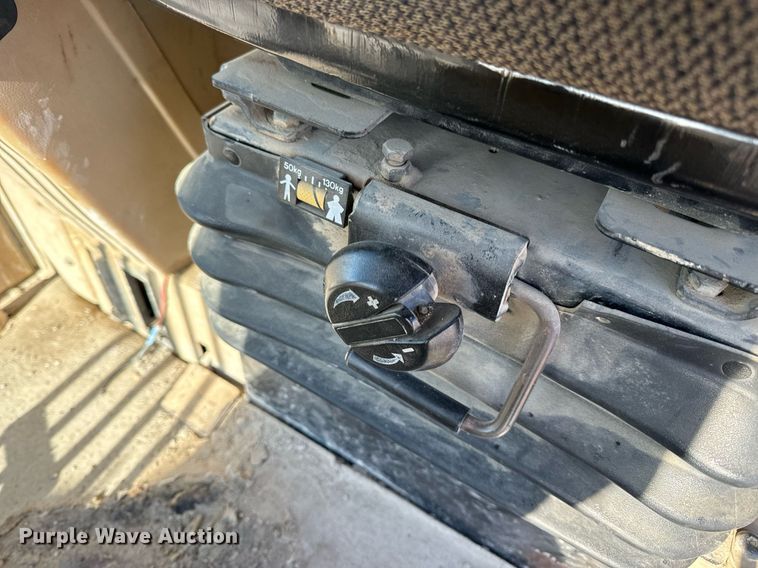 image for item DV1769 1995 Caterpillar 160H motor grader