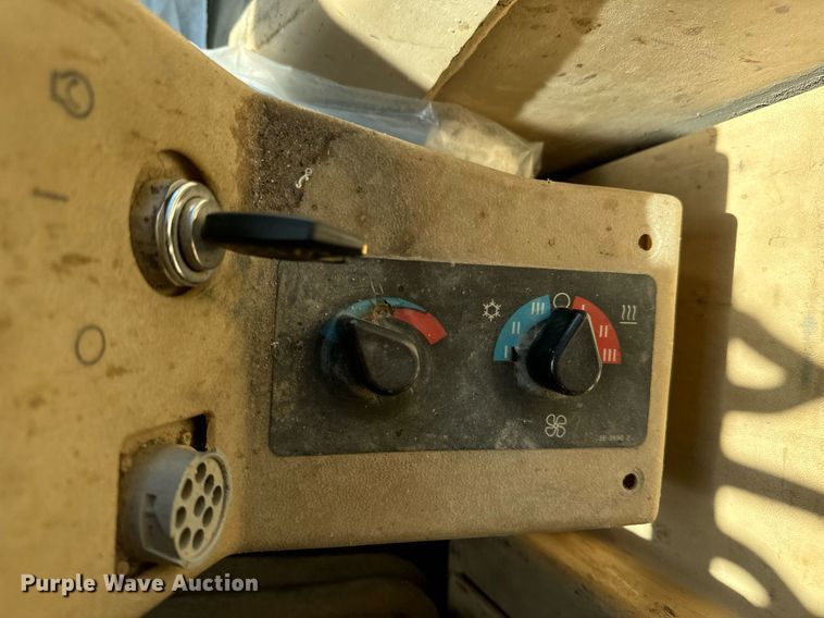 image for item DV1769 1995 Caterpillar 160H motor grader