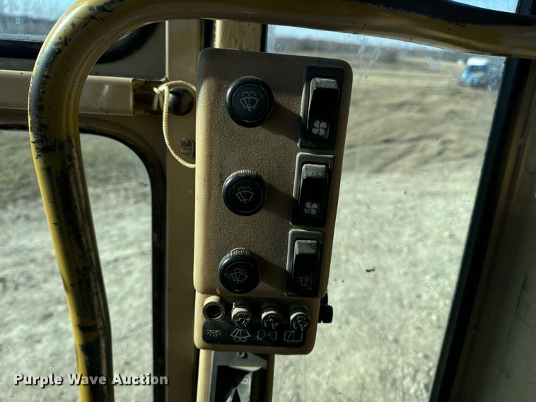 image for item DV1769 1995 Caterpillar 160H motor grader