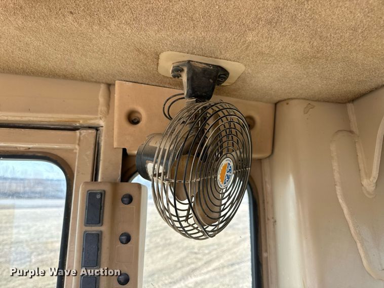 image for item DV1769 1995 Caterpillar 160H motor grader