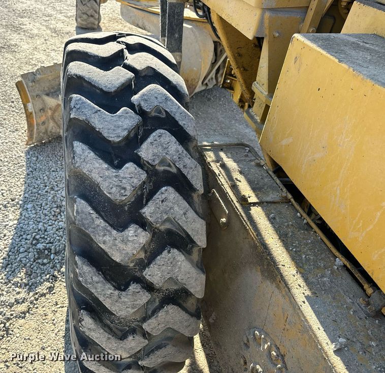 image for item DV1769 1995 Caterpillar 160H motor grader