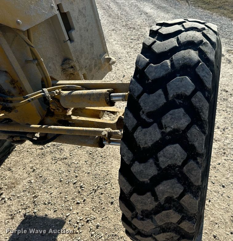 image for item DV1769 1995 Caterpillar 160H motor grader