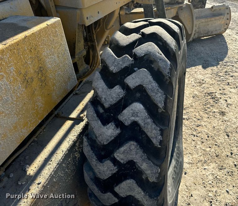 image for item DV1769 1995 Caterpillar 160H motor grader