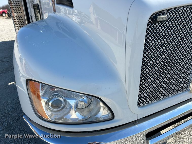 image for item DV1772 2021 Kenworth T370 utility / service truck