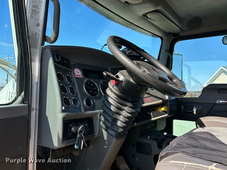 image for item DV1772 2021 Kenworth T370 utility / service truck