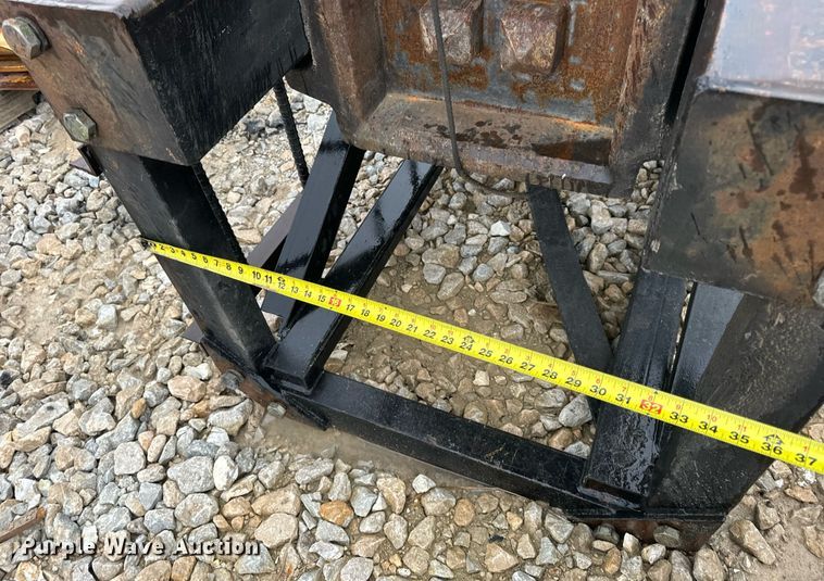 image for item DV1777 Delmac D19-42 pile driver