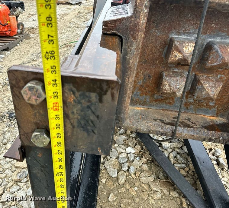 image for item DV1777 Delmac D19-42 pile driver