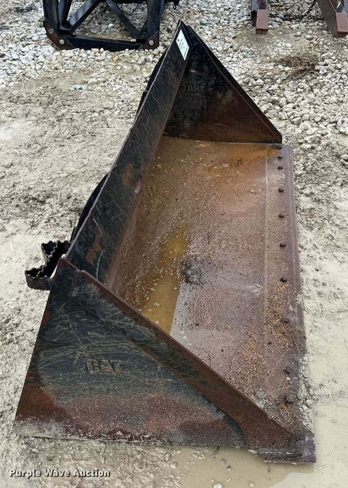 image for item DV1779 Caterpillar skid steer bucket