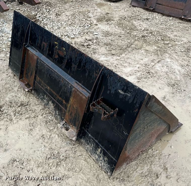 image for item DV1779 Caterpillar skid steer bucket