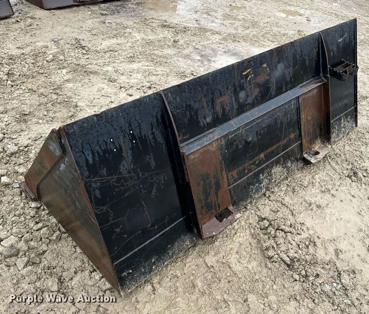 image for item DV1779 Caterpillar skid steer bucket