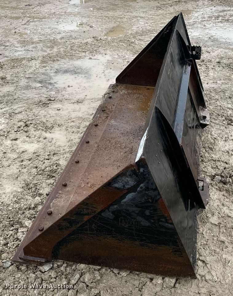 image for item DV1779 Caterpillar skid steer bucket