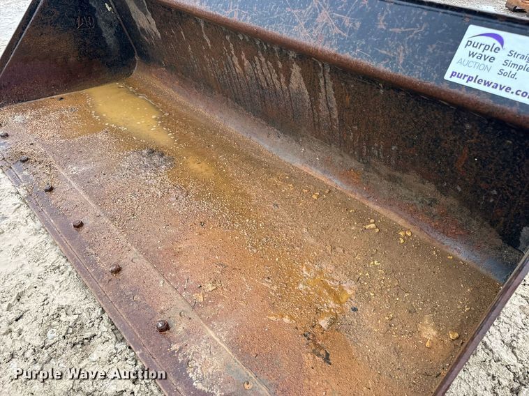 image for item DV1779 Caterpillar skid steer bucket