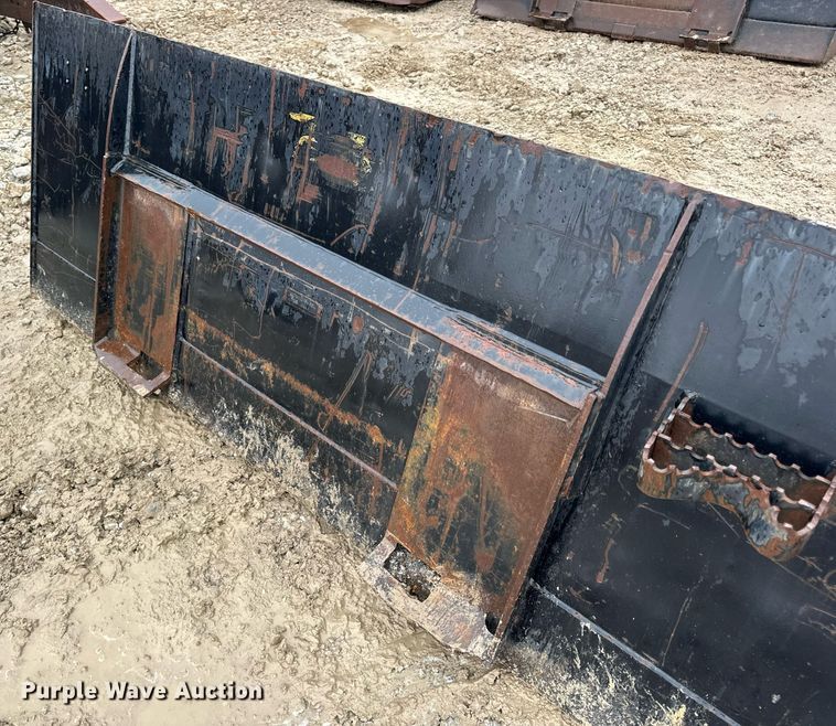 image for item DV1779 Caterpillar skid steer bucket