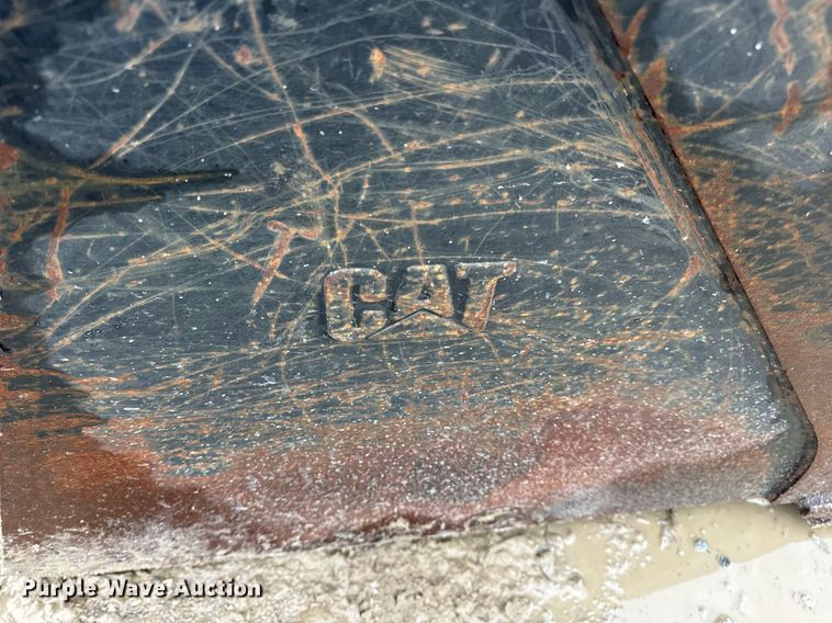 image for item DV1779 Caterpillar skid steer bucket