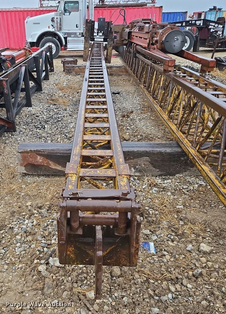 image for item DV1783 APE D12-42 piling driver 