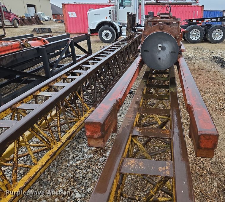 image for item DV1783 APE D12-42 piling driver 