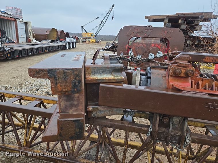 image for item DV1783 APE D12-42 piling driver 