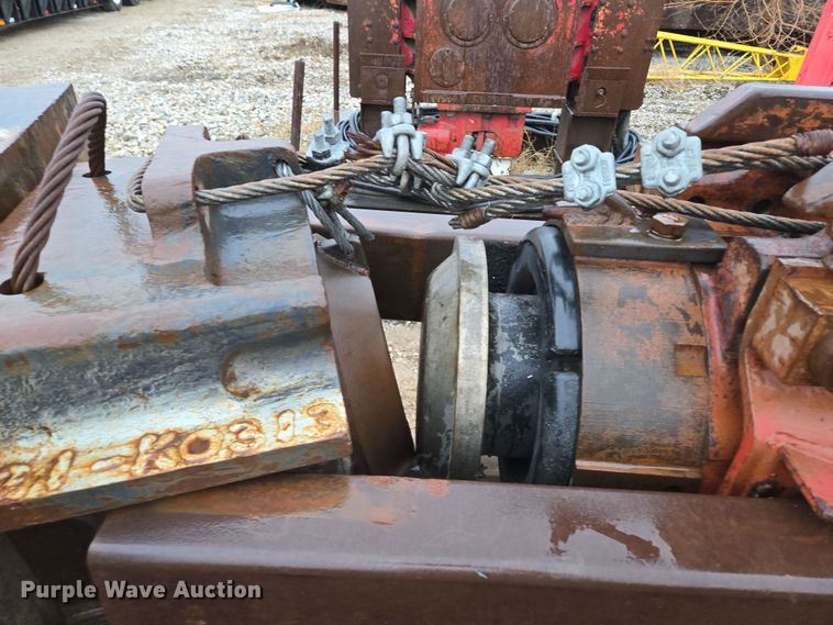 image for item DV1783 APE D12-42 piling driver 