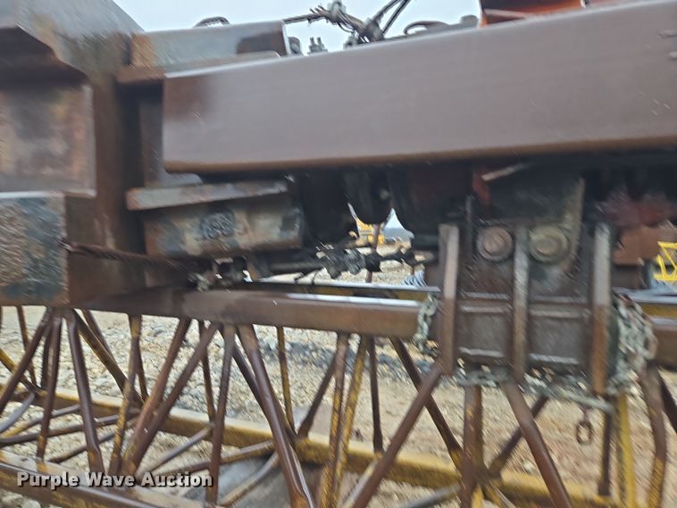 image for item DV1783 APE D12-42 piling driver 