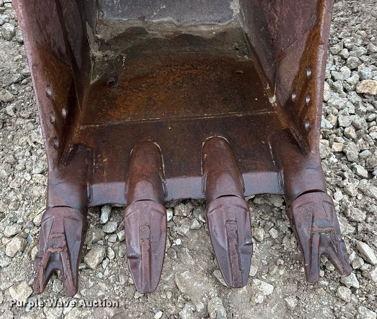 image for item DV1793 Hensley excavator bucket