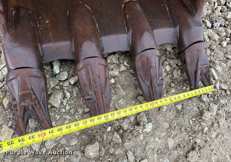 image for item DV1793 Hensley excavator bucket