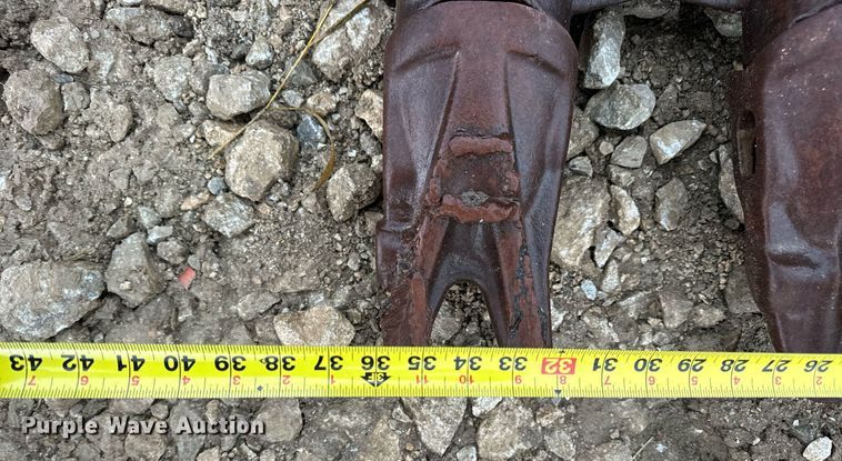 image for item DV1793 Hensley excavator bucket