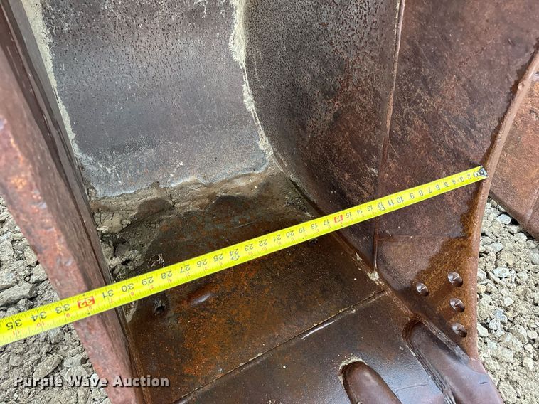 image for item DV1793 Hensley excavator bucket