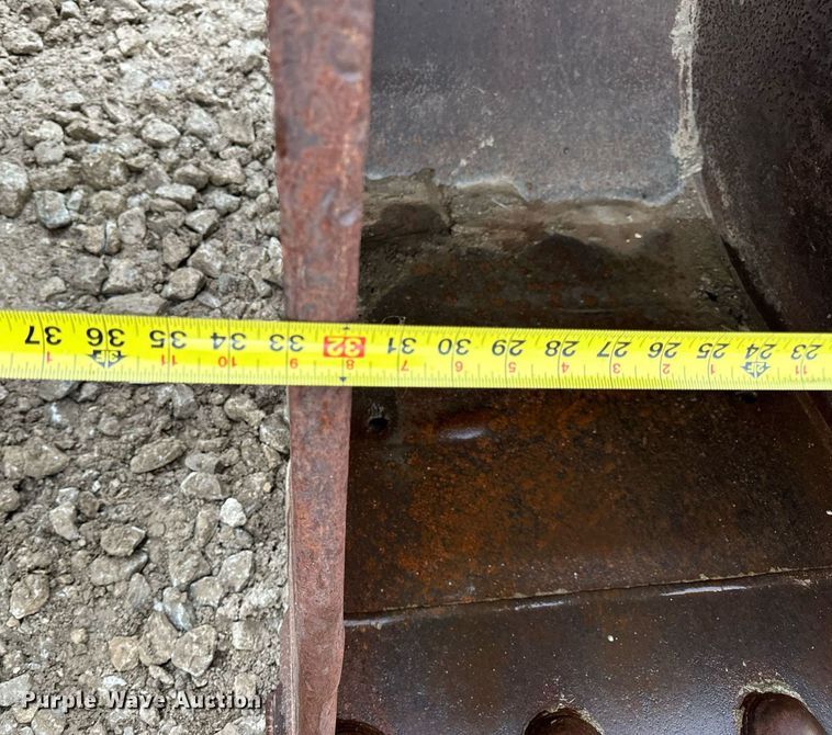 image for item DV1793 Hensley excavator bucket