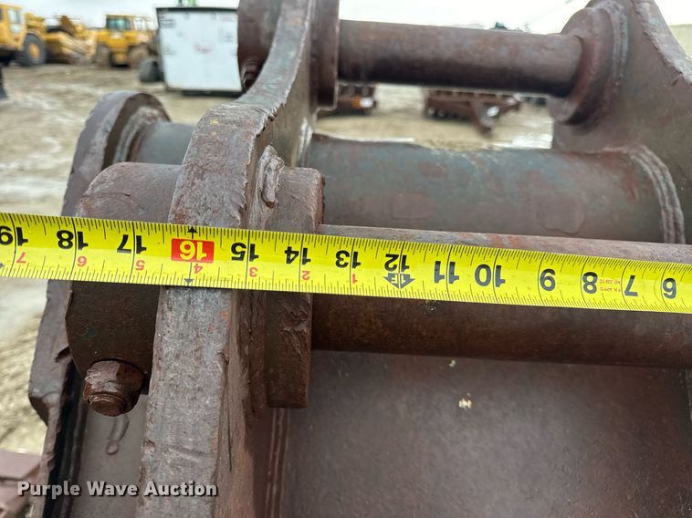 image for item DV1793 Hensley excavator bucket