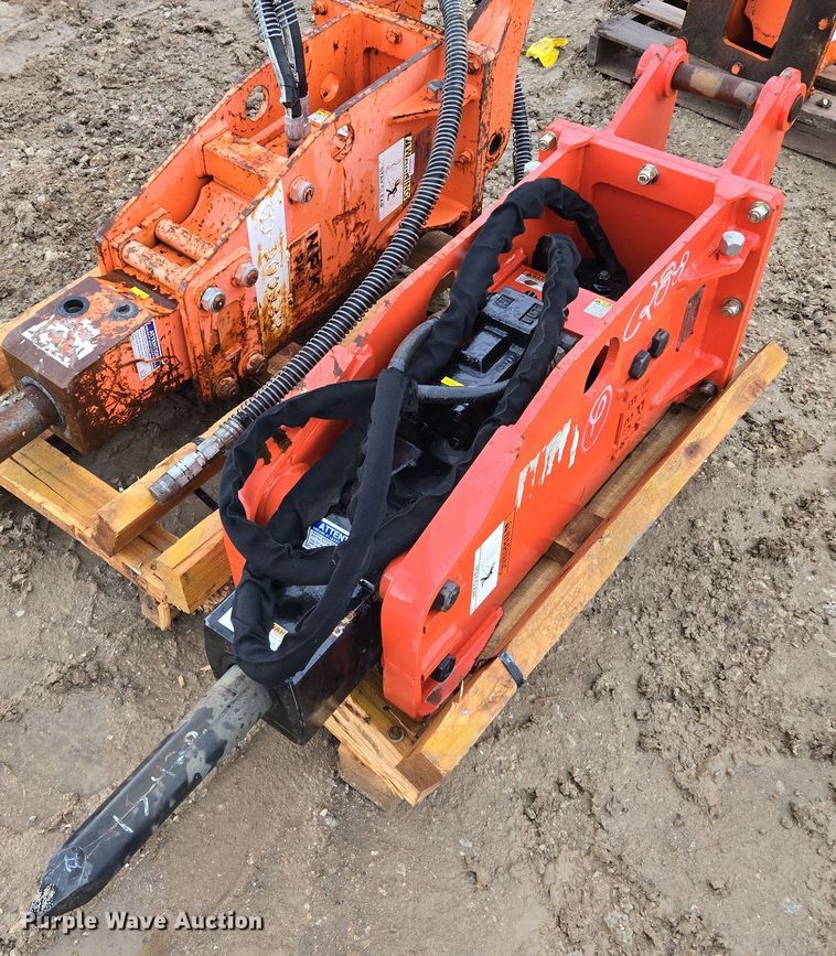 image for item DV1802 NPK E204 breaker