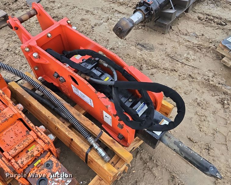 image for item DV1802 NPK E204 breaker