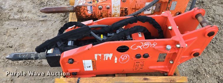 image for item DV1802 NPK E204 breaker