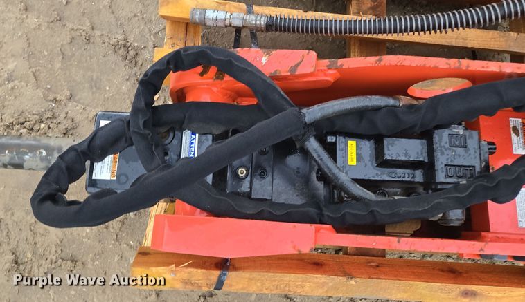 image for item DV1802 NPK E204 breaker