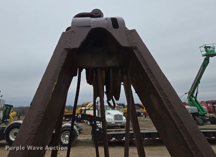 image for item DV1808 Williams clamshell bucket