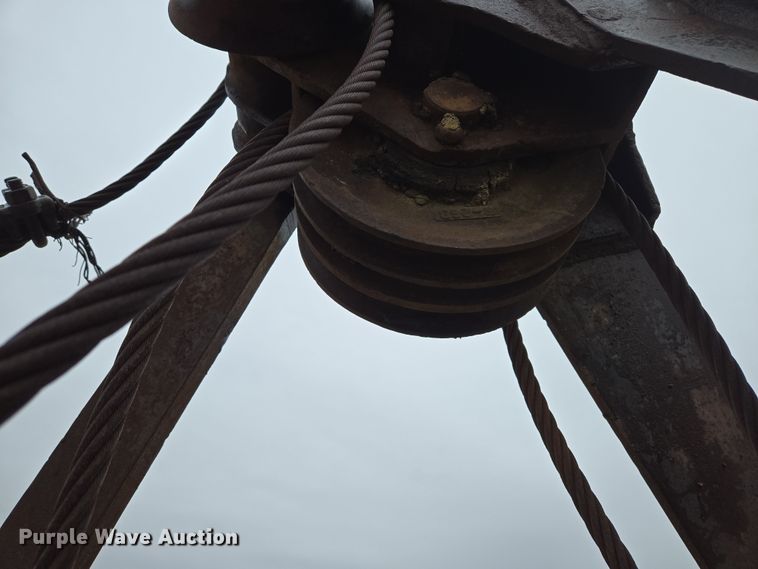 image for item DV1808 Williams clamshell bucket