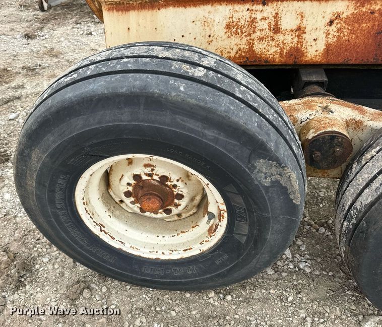 image for item DV1809 fuel trailer